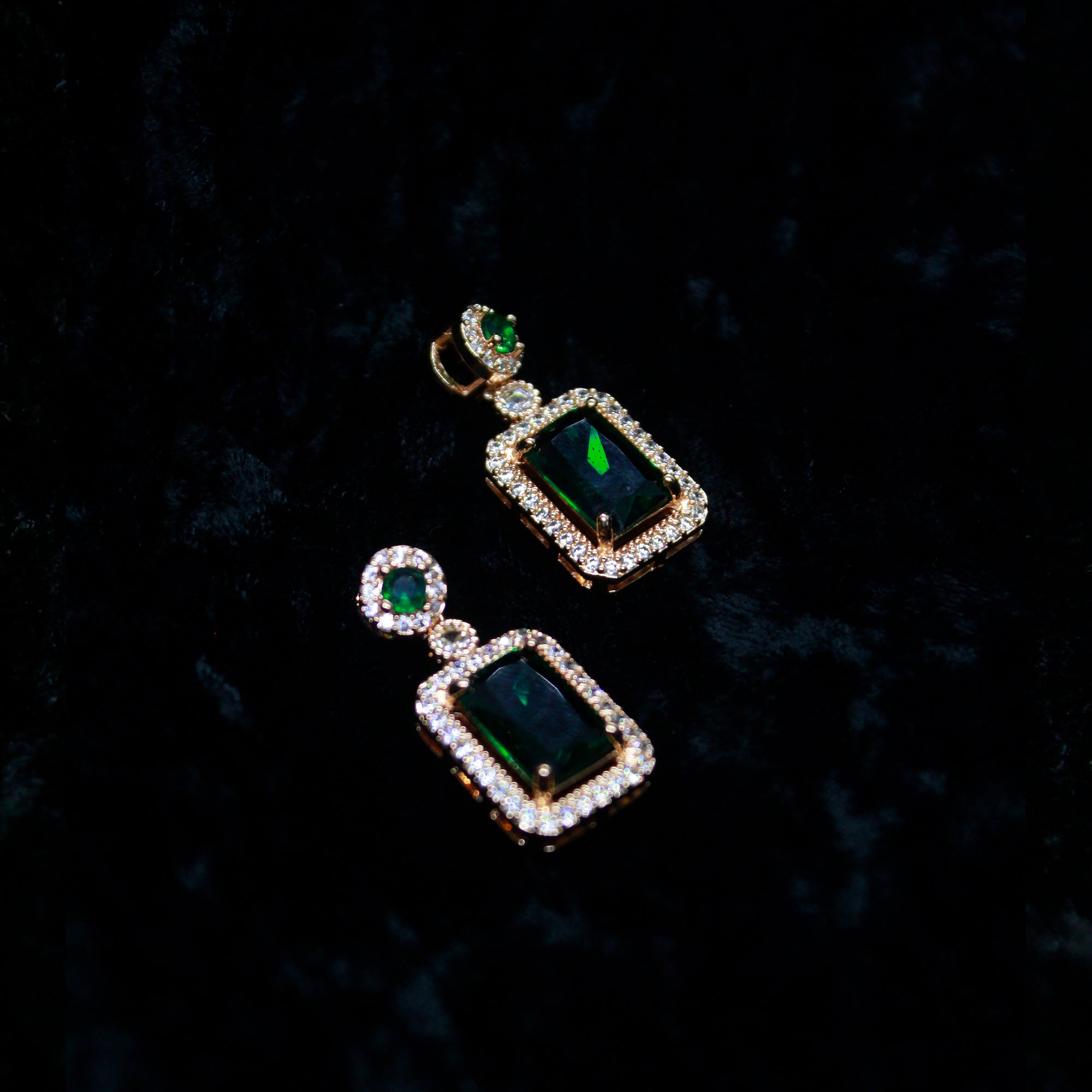 Alkyara Royal Rectangular Pendant Set