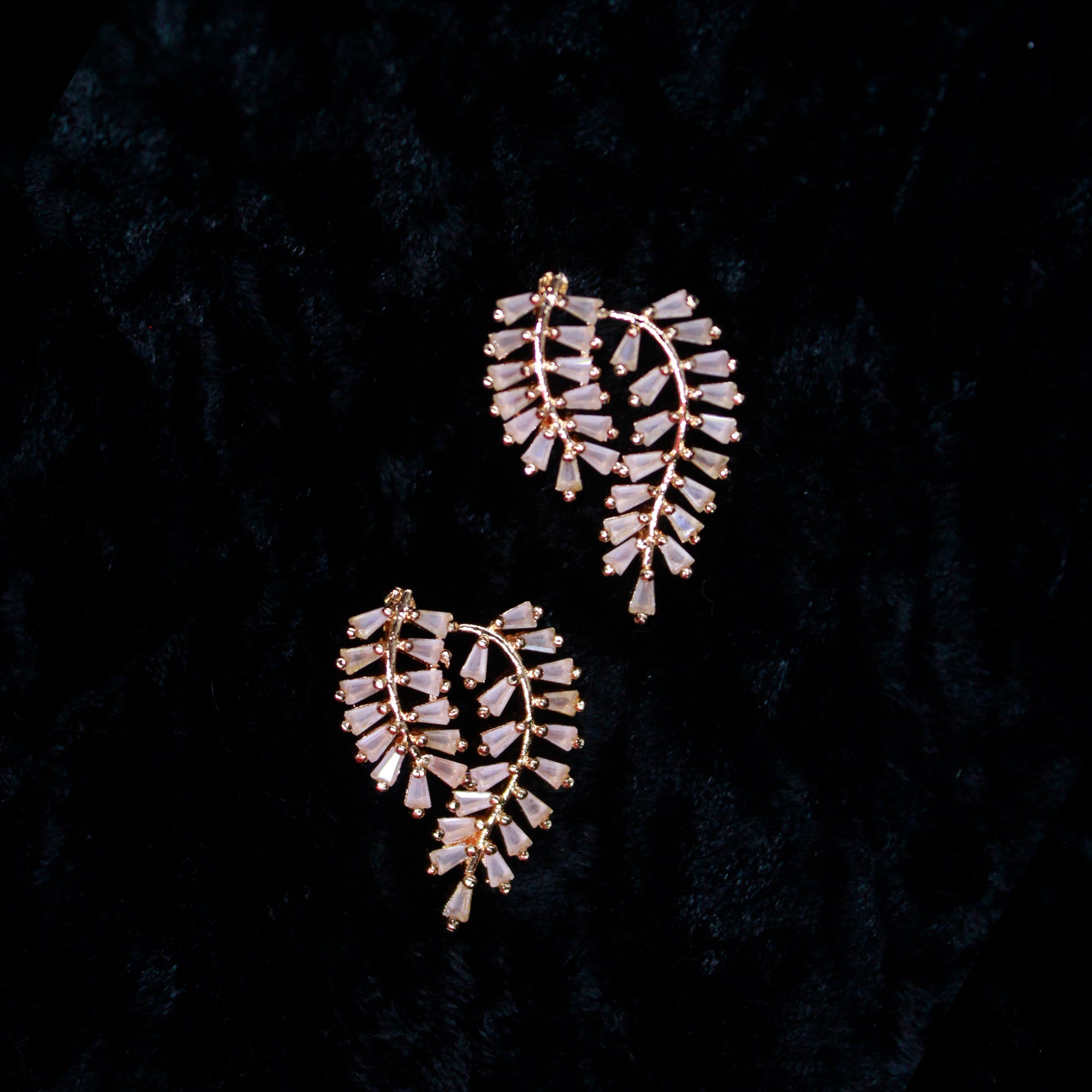 Alkyara Petal Bloom Pendant Set