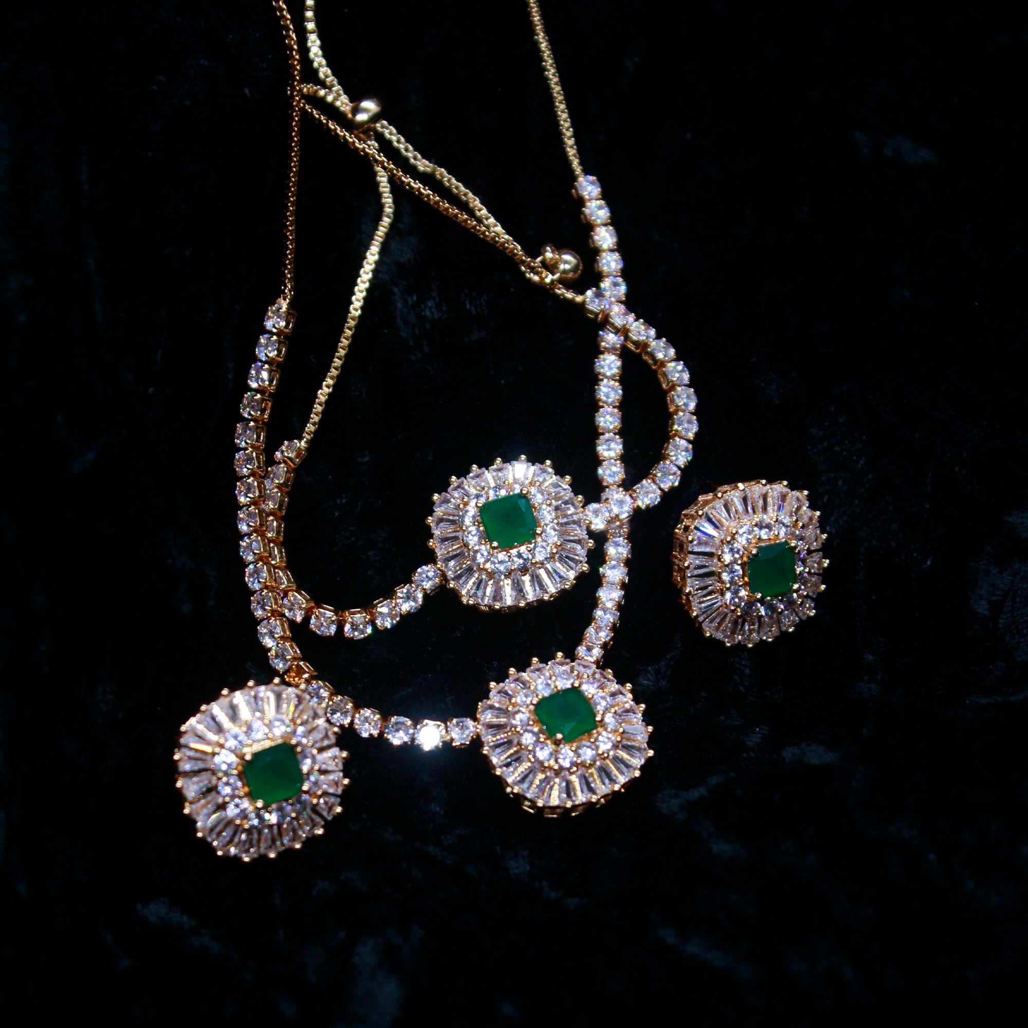 Alkyara Regal Cut Bracelet Set