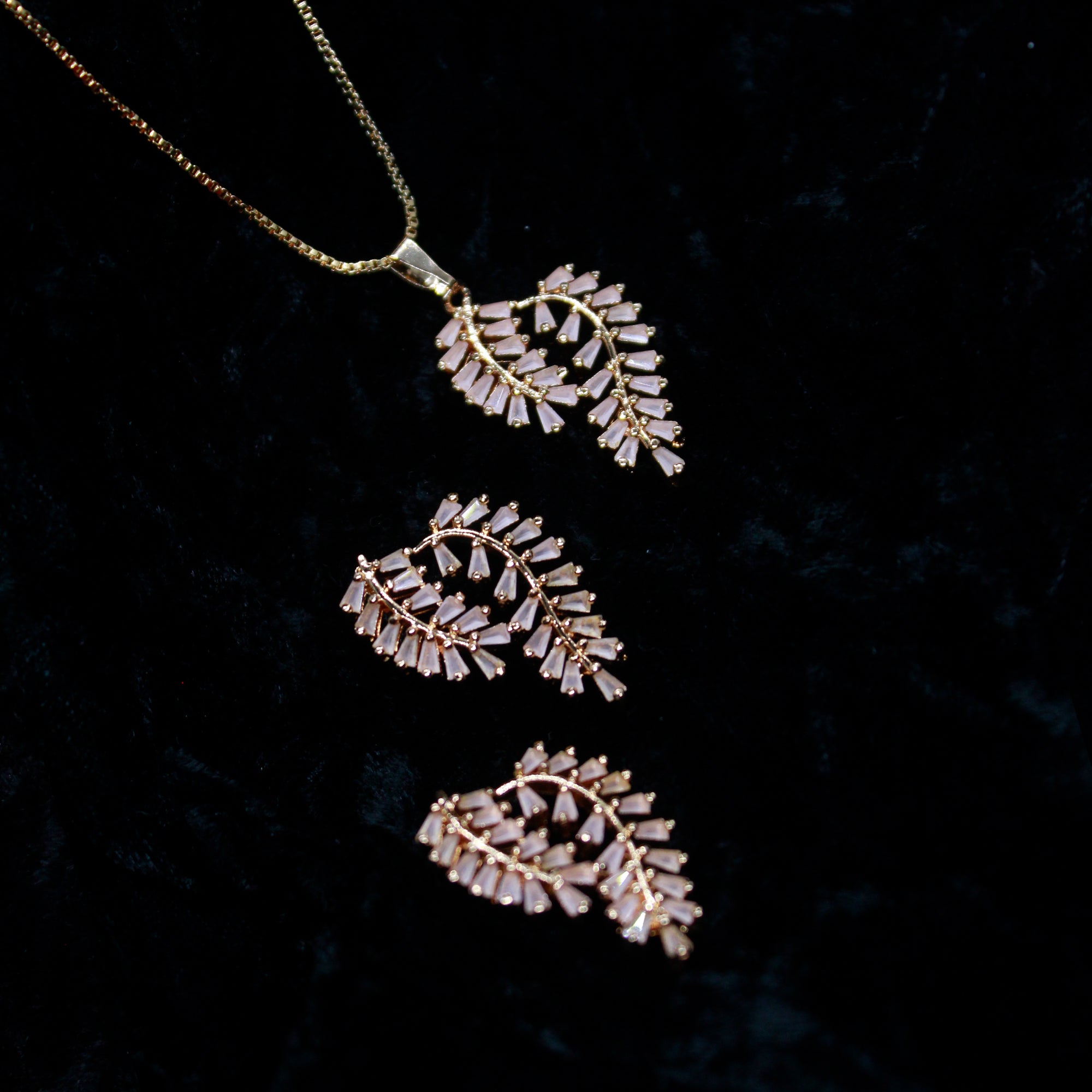 Alkyara Petal Bloom Pendant Set