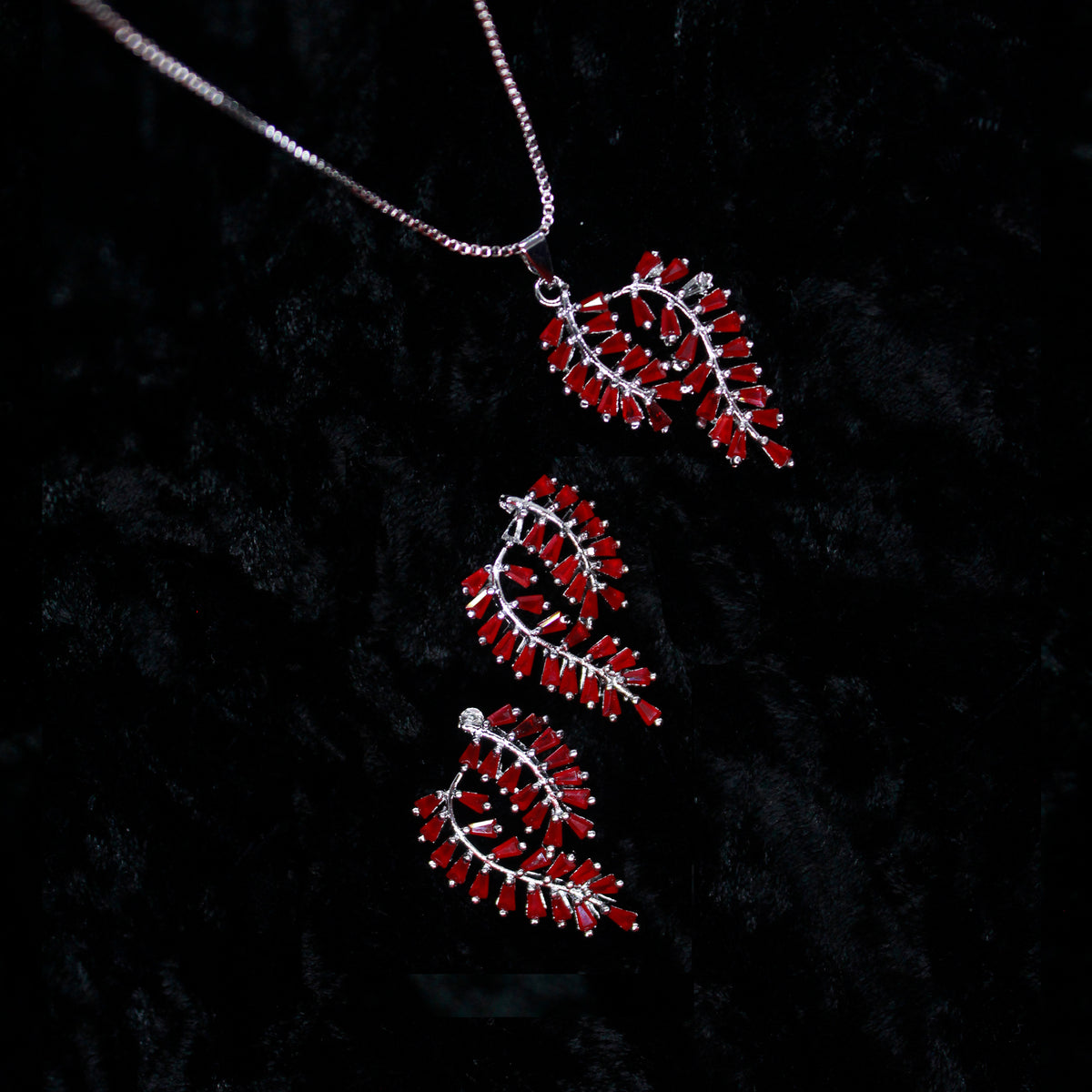 Alkyara Petal Bloom Pendant Set
