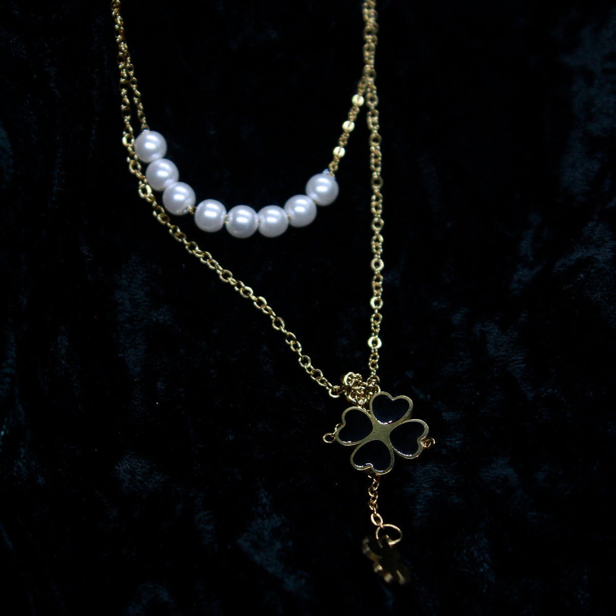 Alkyara Lucky Clover Pearl Necklace