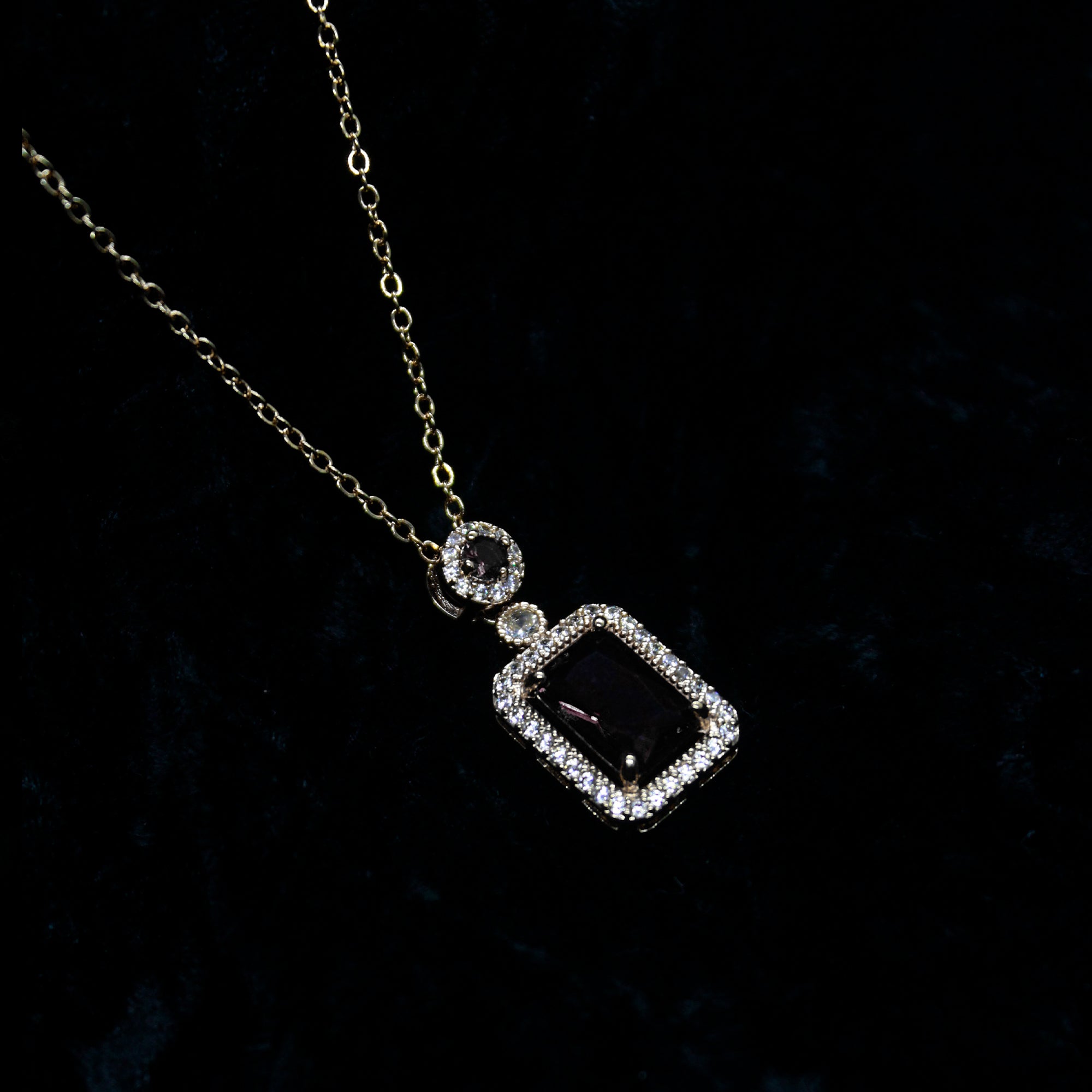 Alkyara Royal Rectangular Pendant Set