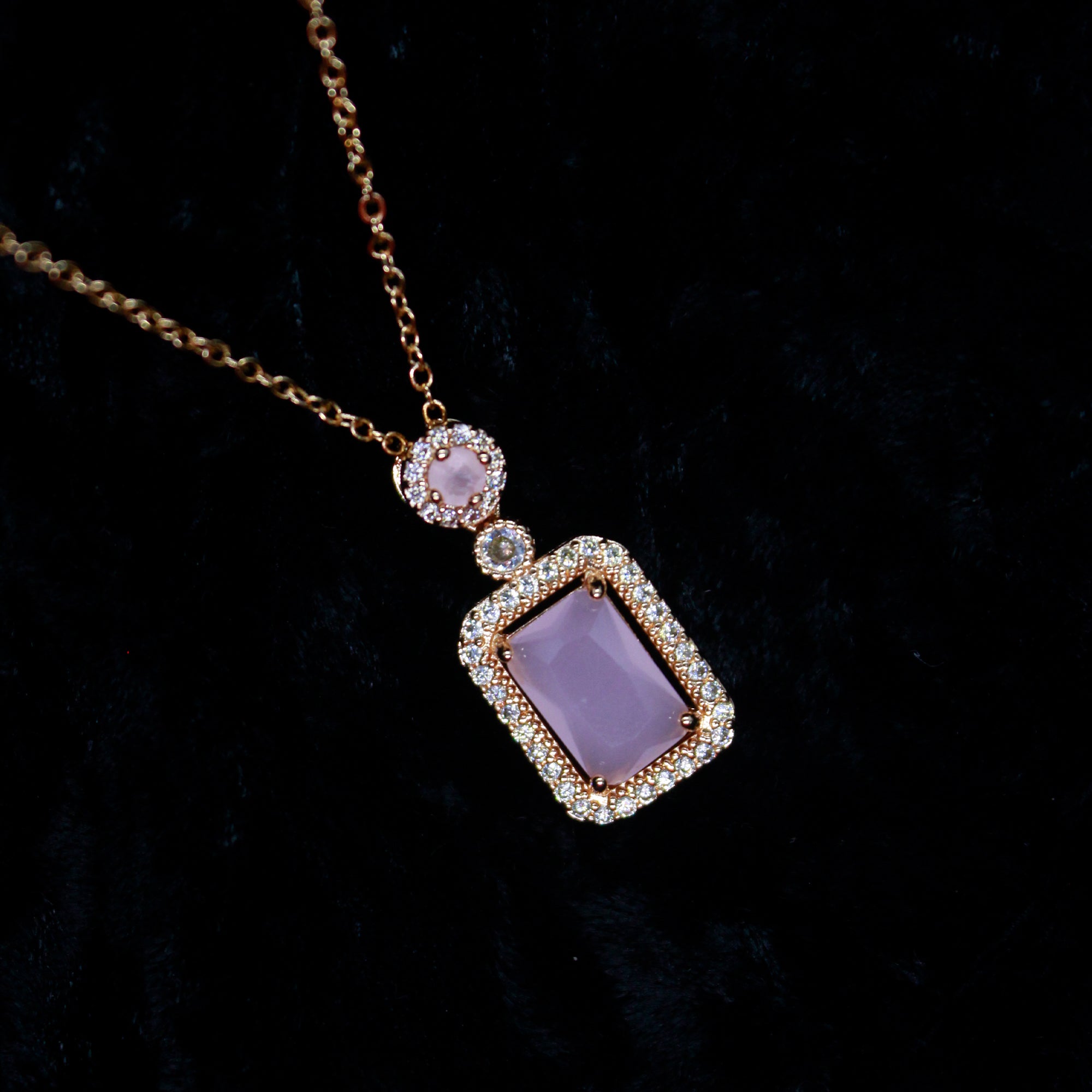 Alkyara Royal Rectangular Pendant Set
