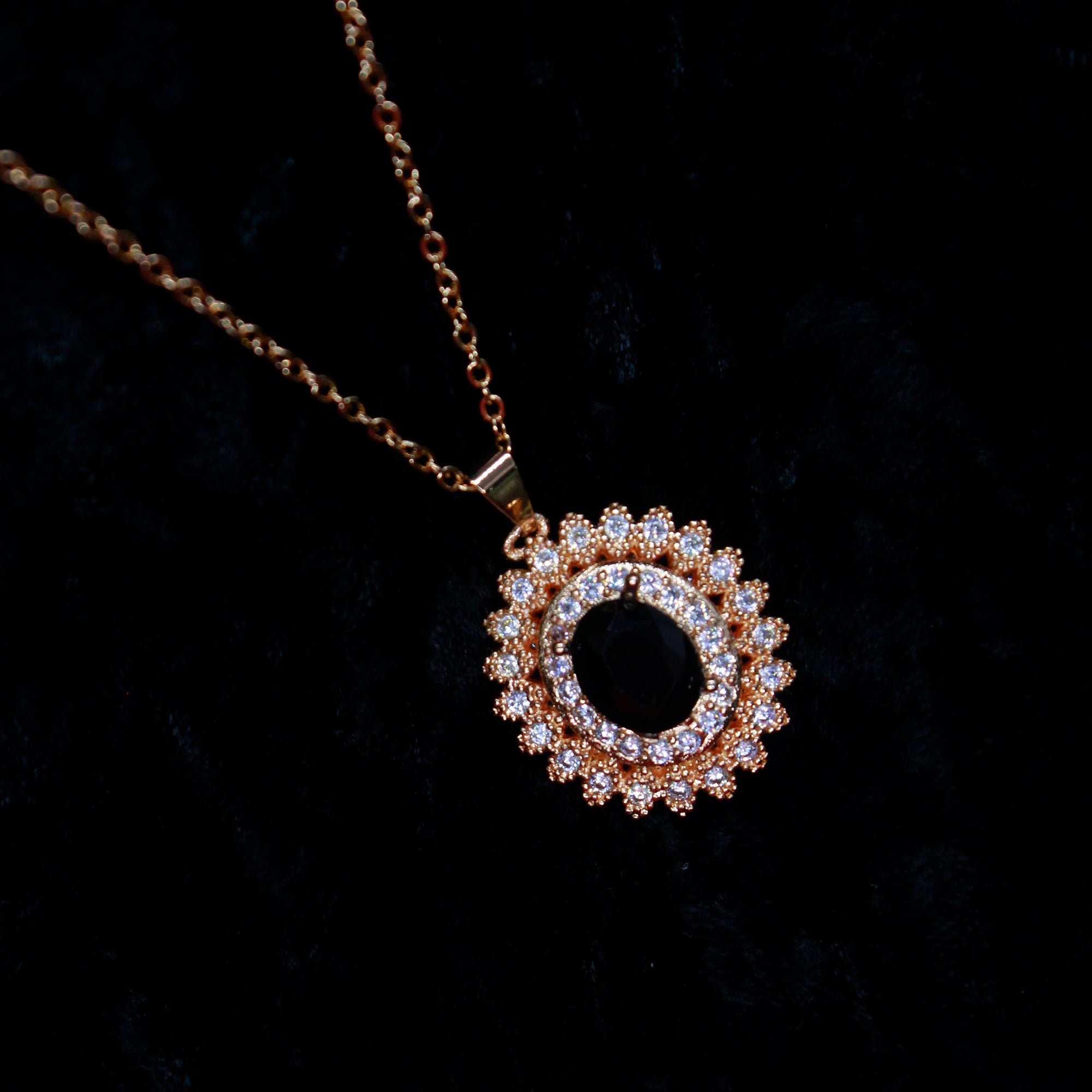 Alkyara Victorian Charm Pendant Set