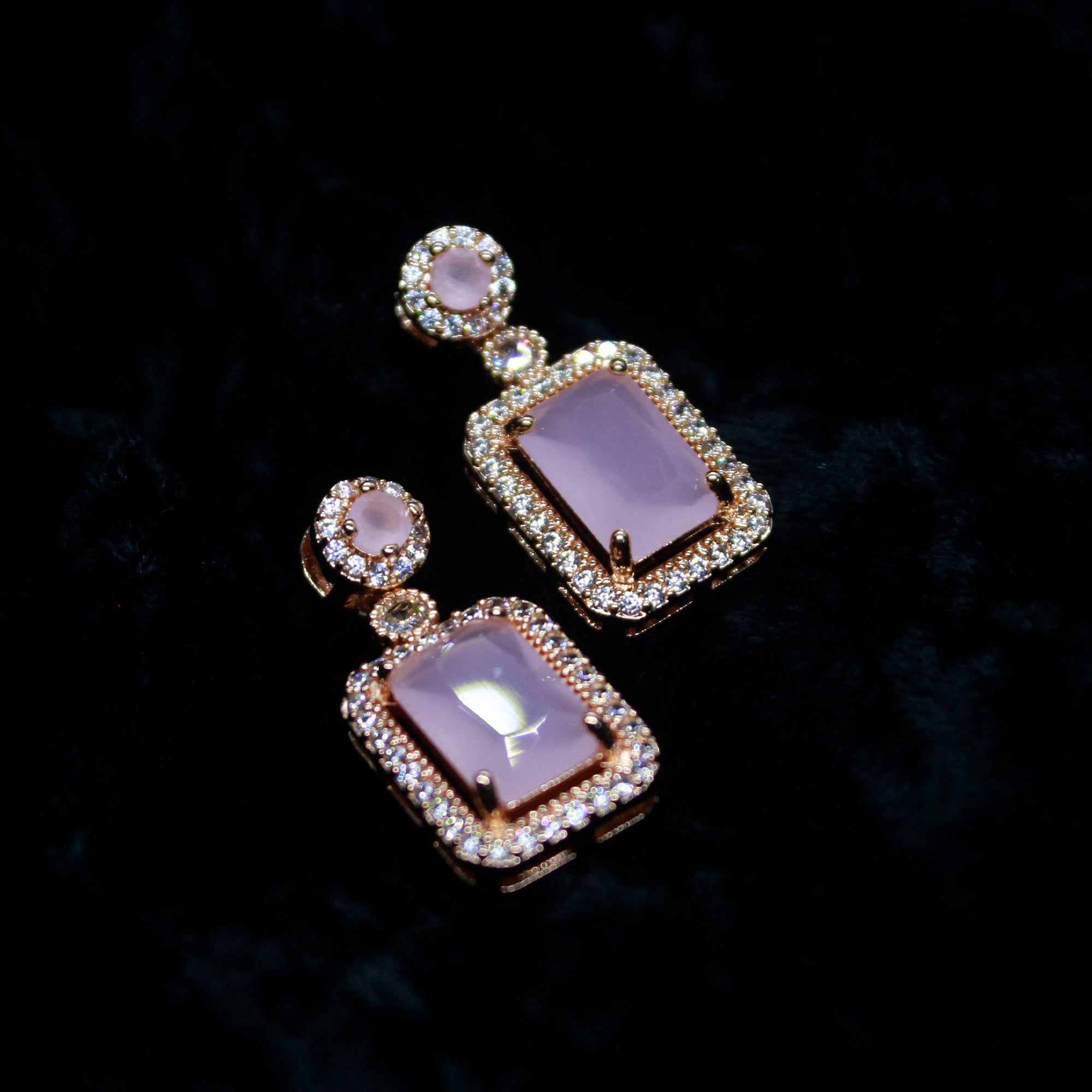 Alkyara Royal Rectangular Pendant Set
