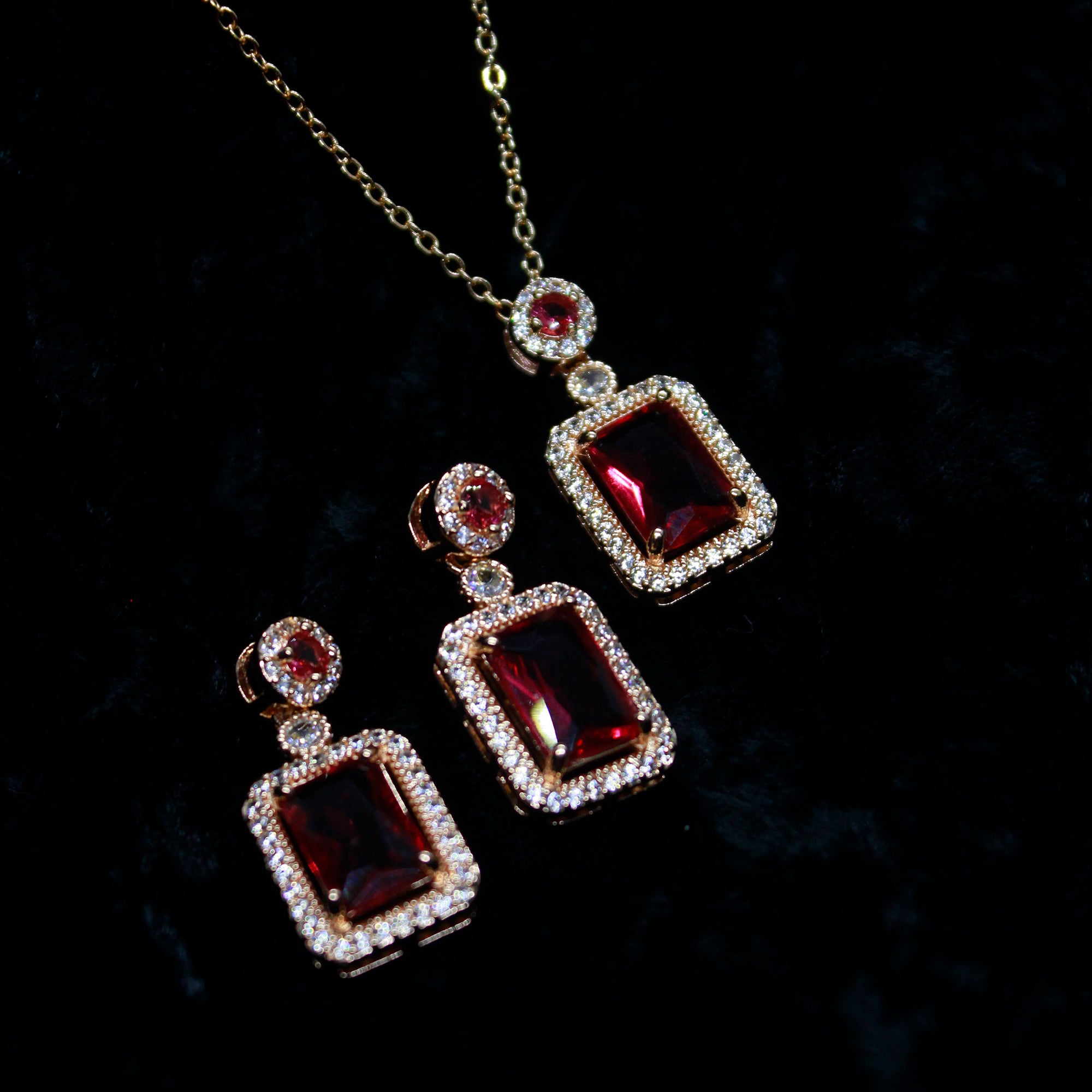Alkyara Royal Rectangular Pendant Set
