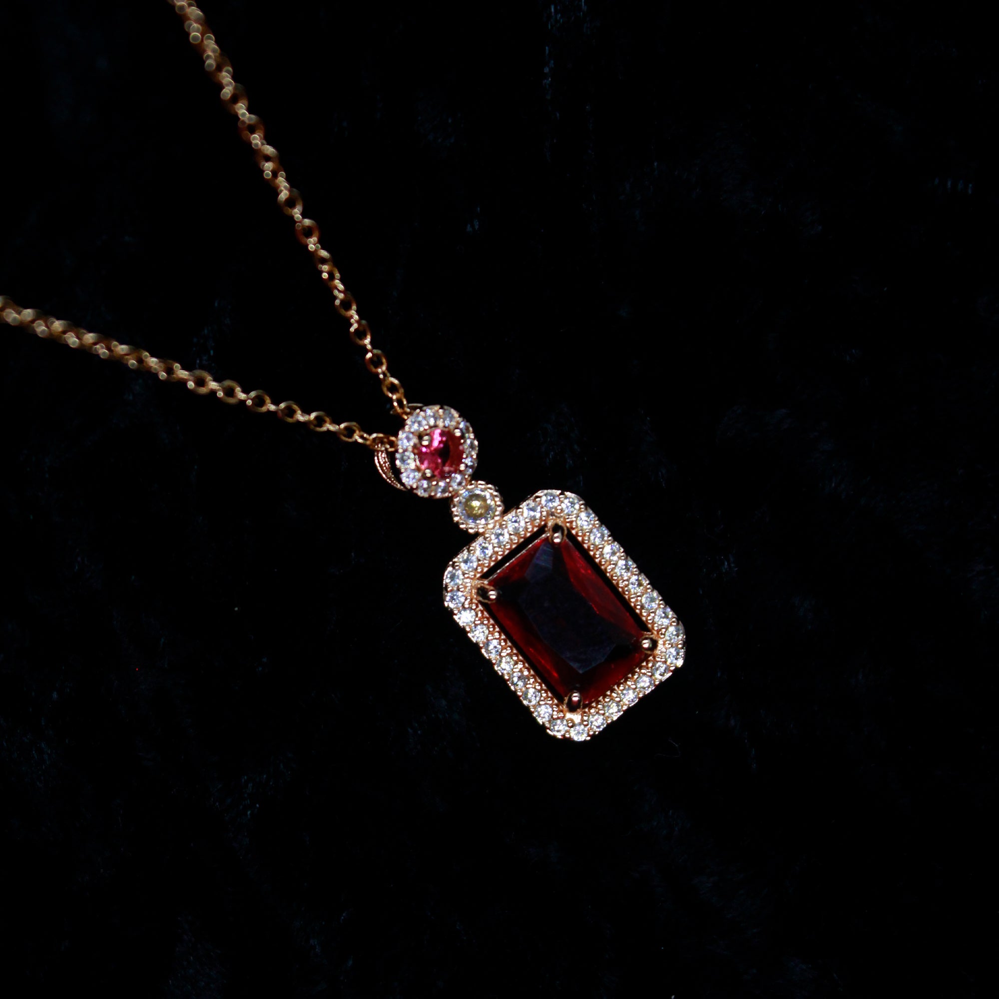 Alkyara Royal Rectangular Pendant Set