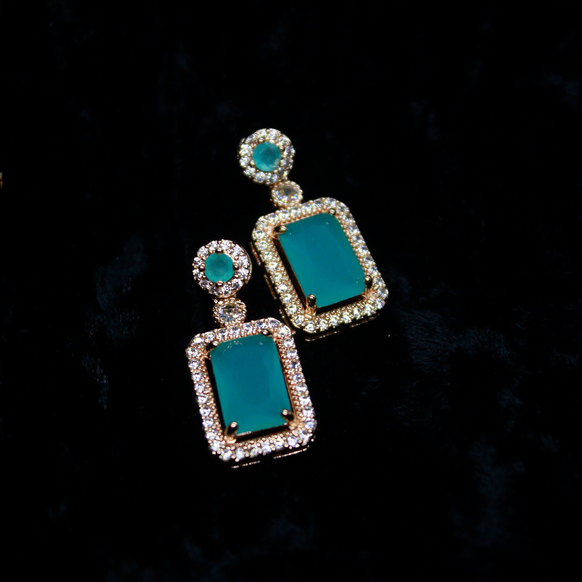 Alkyara Royal Rectangular Pendant Set