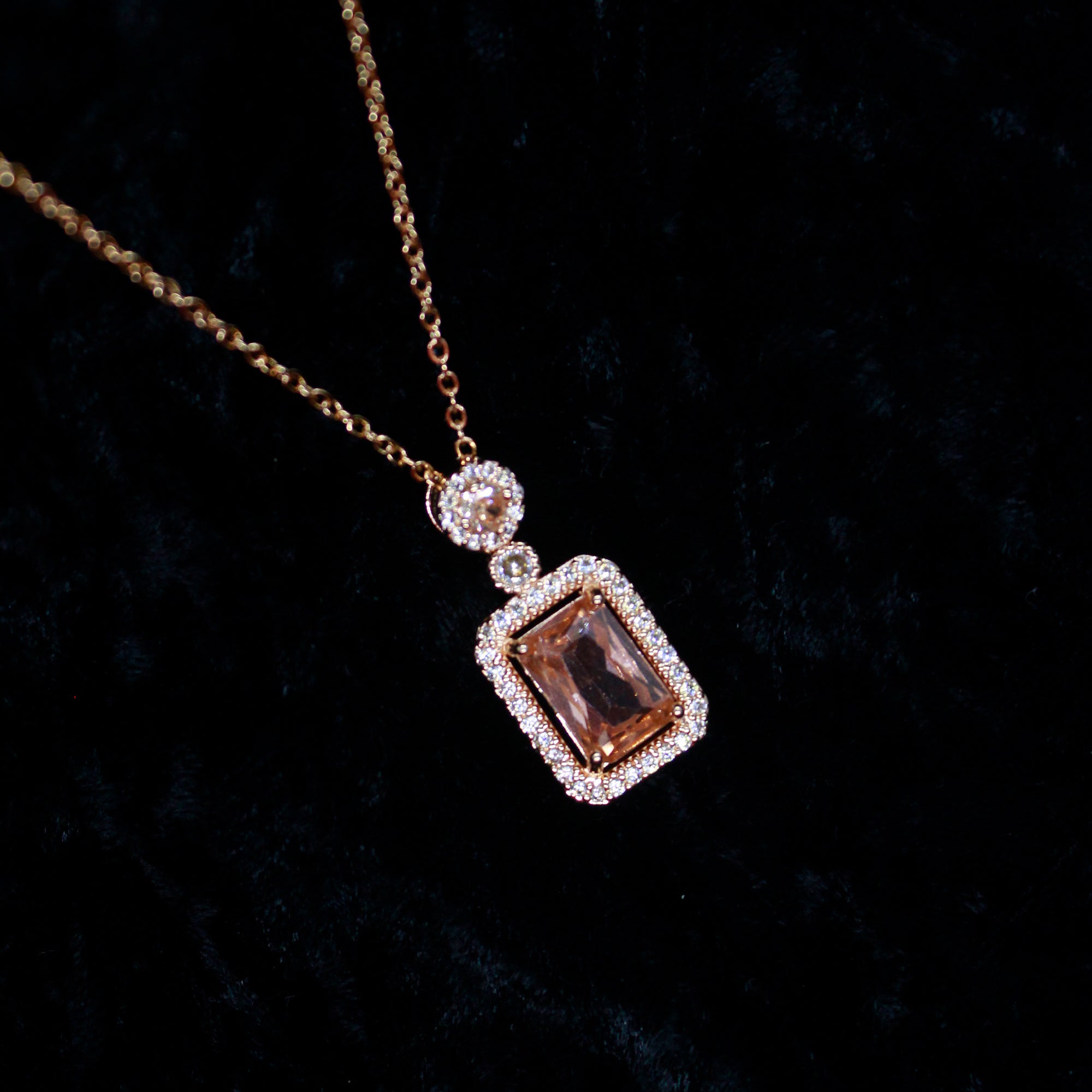 Alkyara Royal Rectangular Pendant Set