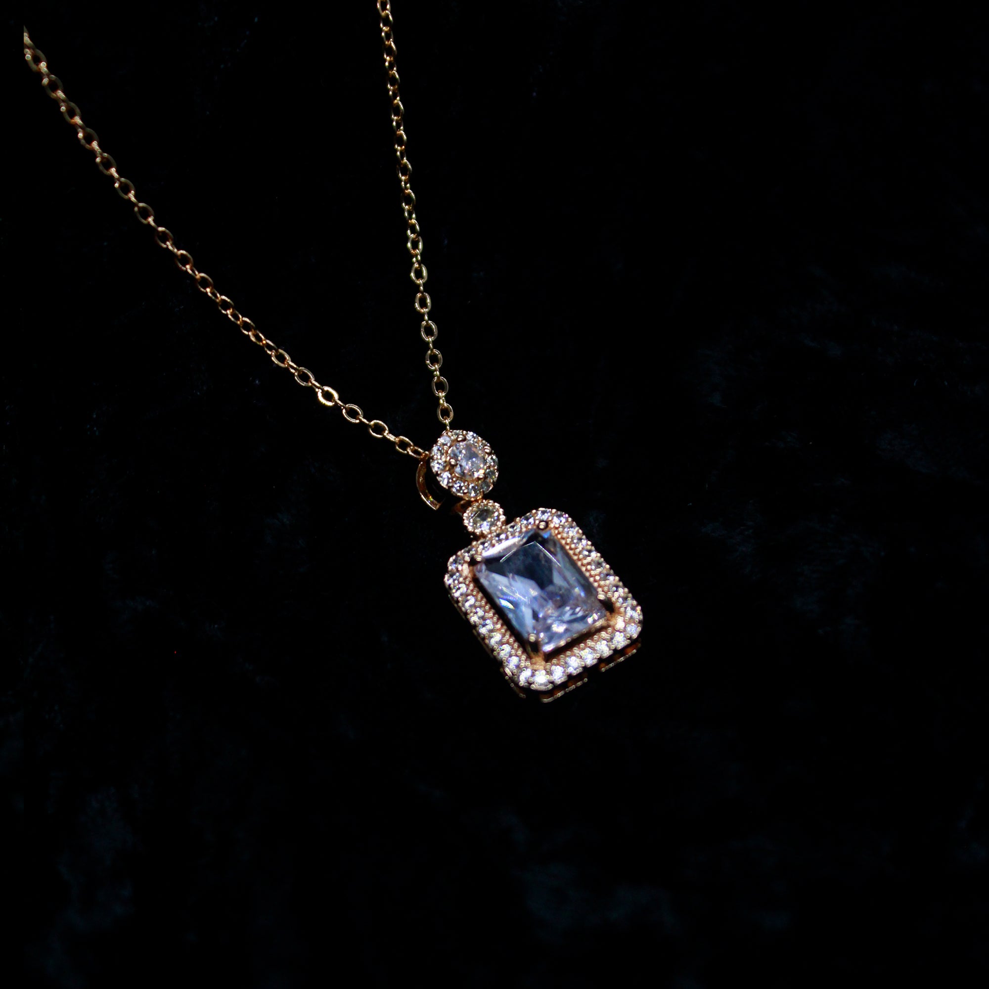 Alkyara Royal Rectangular Pendant Set
